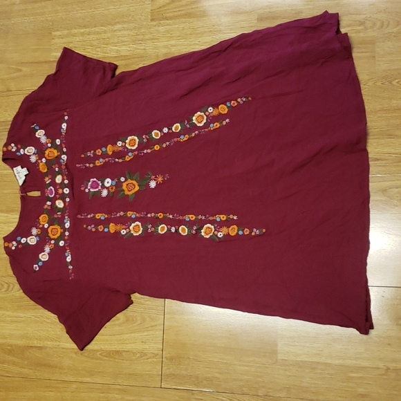 Umgee Dresses & Skirts - Umgee cranberry embroidered mini dress size small
